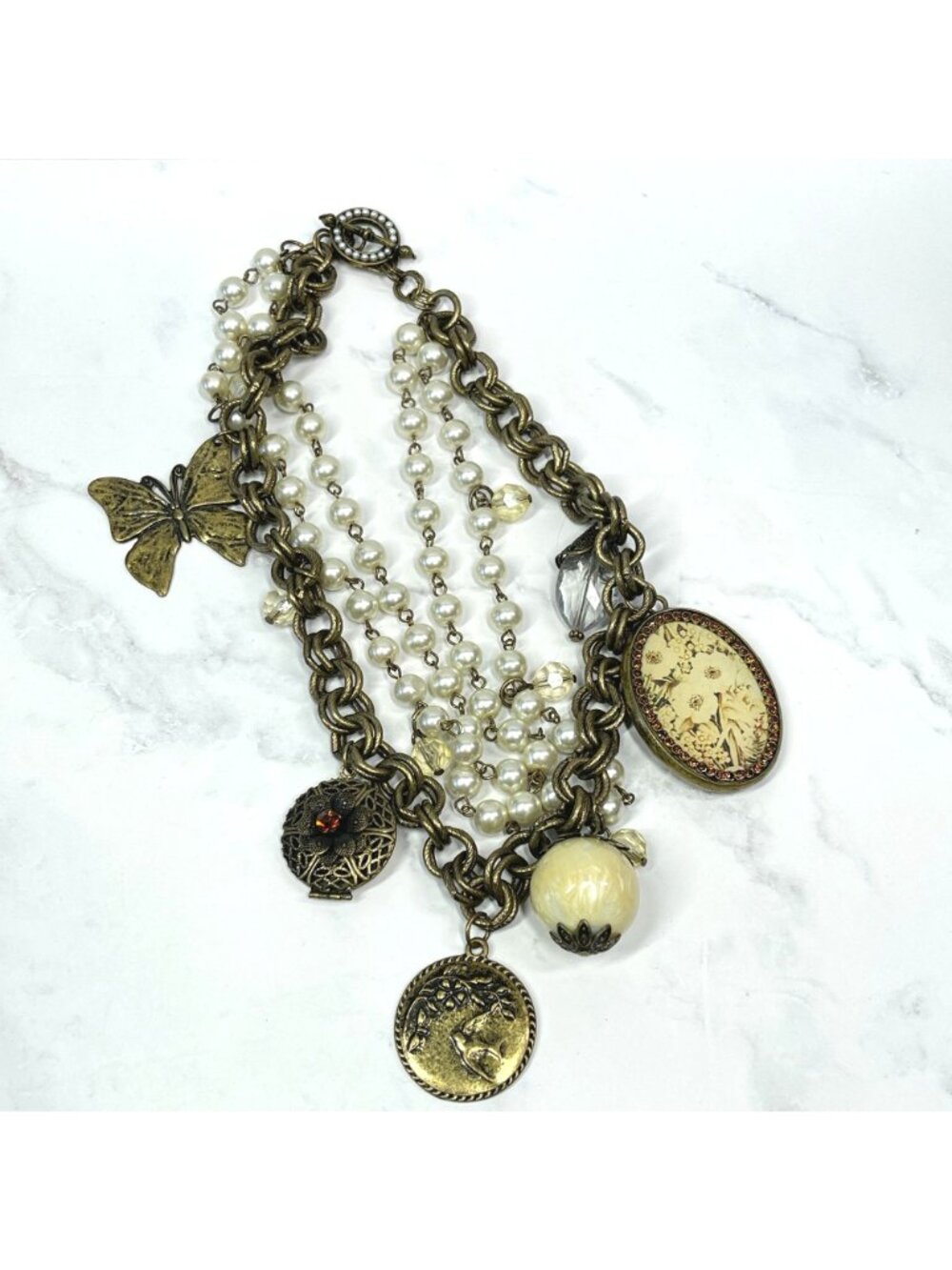 ✨ Vintage Maximalist Charm Necklace Gold Charms Coin & Cameo 16"✨ - Picture 4 of 4